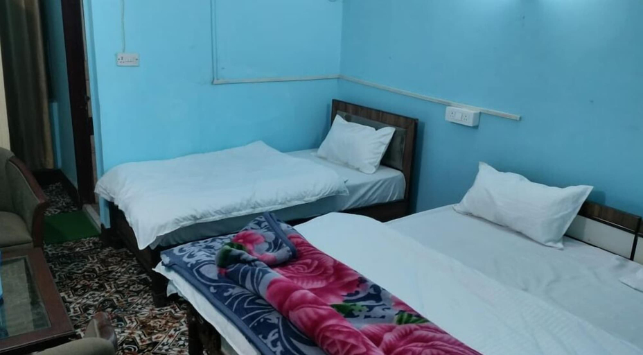 Bedroom, Hotel Acharya Sadan, Chamoli