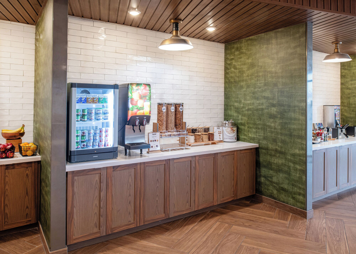 Food & Drinks 5, Fairfield Inn & Suites By Marriott Stockton Lathrop, San Joaquin