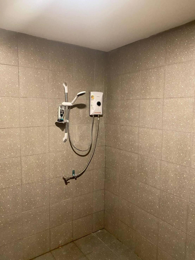 Bathroom 5, Hood hostel, Pattaya