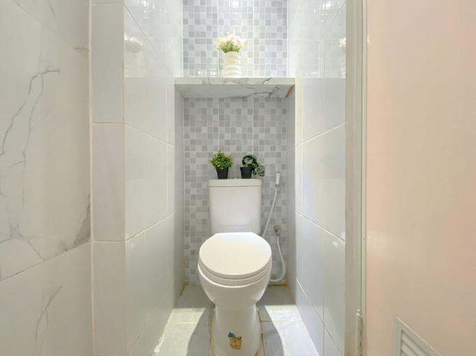 Bathroom 3, Stylish Designed Studio At Tokyo Riverside Pik 2 Apartment, Tangerang
