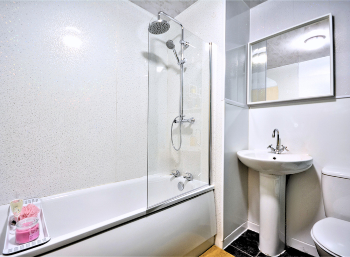 Bathroom, Manchester Townhouse by BEVOLVE - 4 bedrooms - Free Parking, Manchester