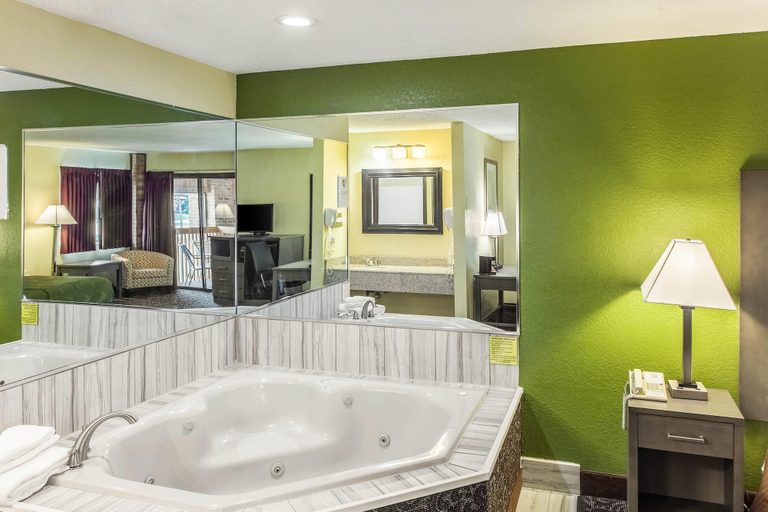 Bathroom 4, Quality Inn Decatur near US-224, Adams