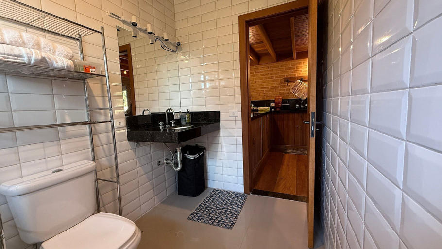 Bathroom 3, Espetacular casa em Gonçalves - MG 1, Gonçalves