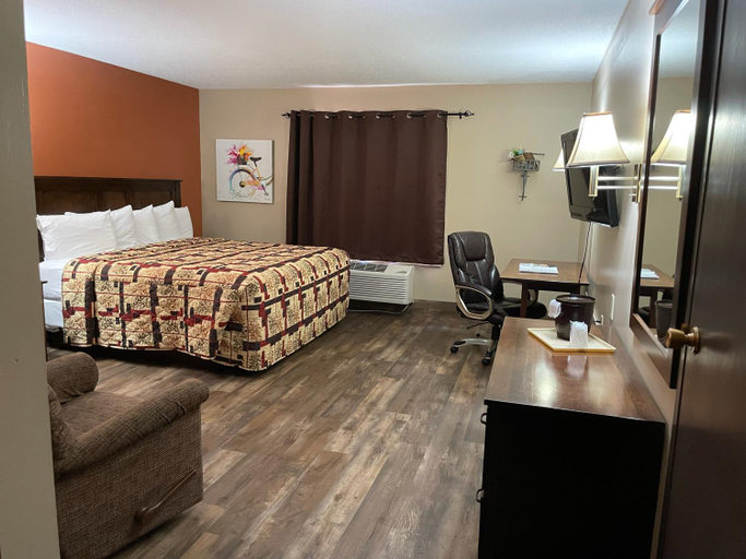 Bedroom 2, Southfork Motel, Davis