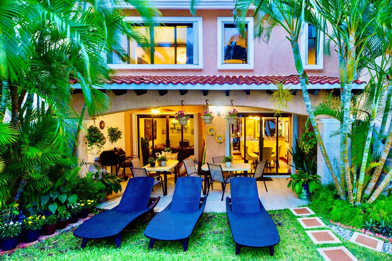 Exterior & Views, Magnifica Villa Palmeras luxurious 4 Br 6 Bds 4 Ba private pool lagoon front super fast Wifi, Benito Juárez