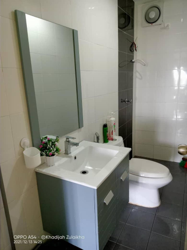 Bathroom, Risqi Apartment 2 bedroom Wakaf Che Yeh, Kota Bharu