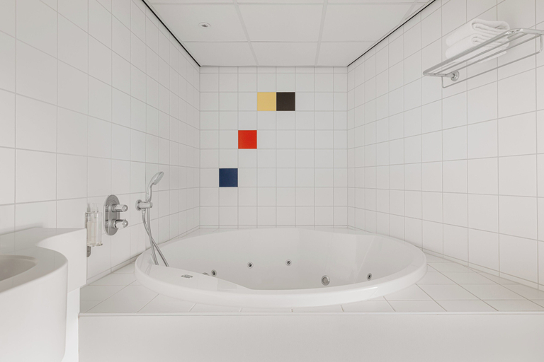 Bathroom 5, Leonardo Hotel Hengelo City Center, Hengelo