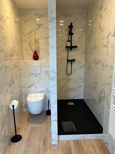 Bathroom 3, ARC EN CIEL du MONT, Manche