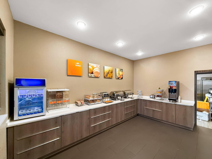 Food & Drinks 5, Comfort Inn & Suites Munising-Lakefront, Alger