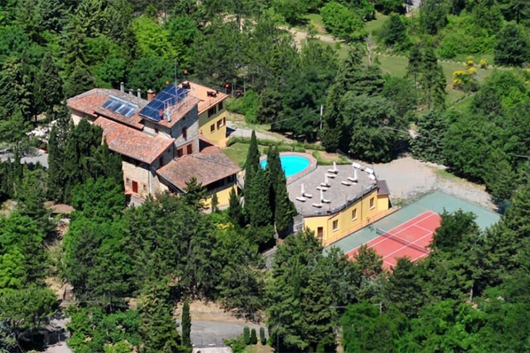 Exterior & Views