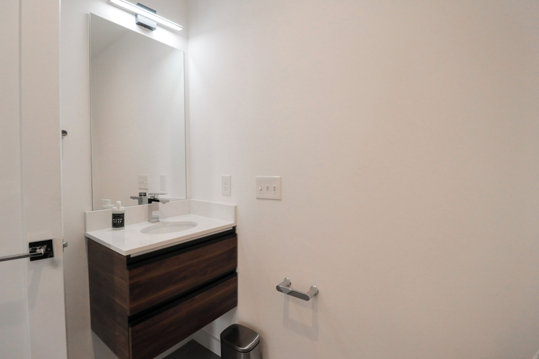 Bathroom 4, Unit 9: Luxe 2BR Penthouse | Sleeps 6, Washington D.C.