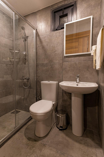 Bathroom 4, Long Stay Istanbul Hotel, Beyoğlu
