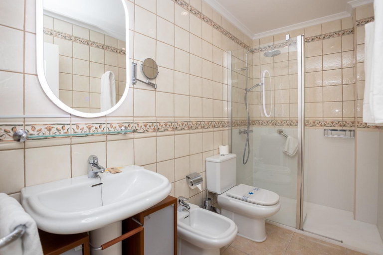 Bathroom 3, Villamar Hotel, Las Palmas