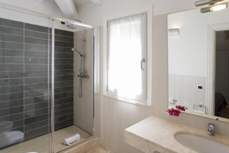 Bathroom 3, Nicolaus Prime Pool Villas Villas Resort, Cagliari