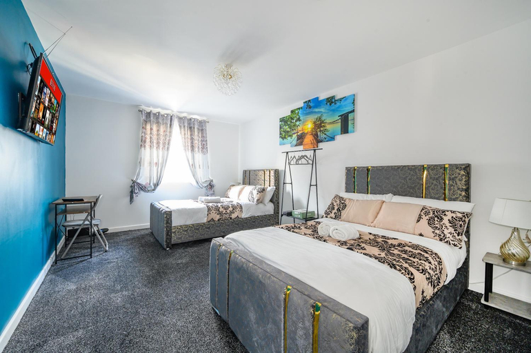 Others 4, -RA 2F 421- For your Relaxed,Cosy stay,Parking, Kirklees