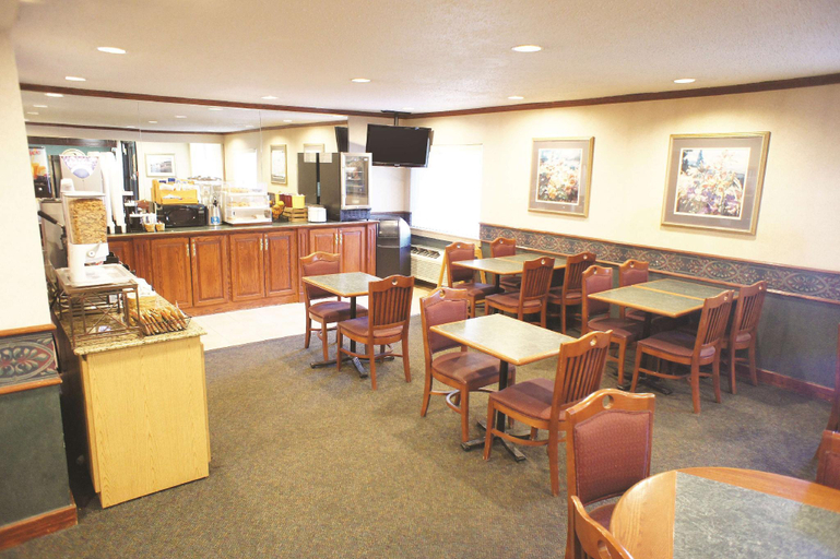 Food & Drinks 5, La Quinta Inn by Wyndham Indianapolis Airport Executive Dr, Indianapolis