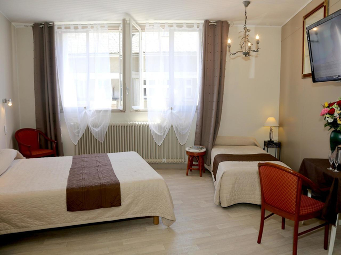 Bedroom 2, Logis L'Ecu De France, Cantal