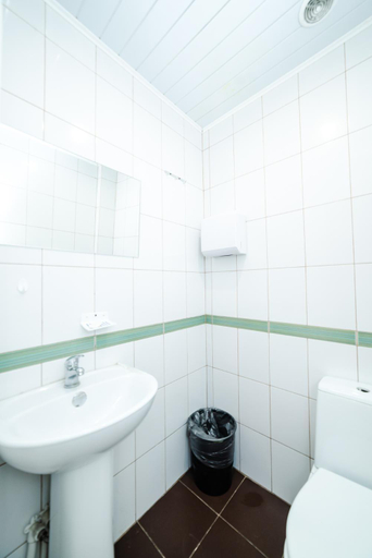 Bathroom 2, Thewakeup, South-Eastern