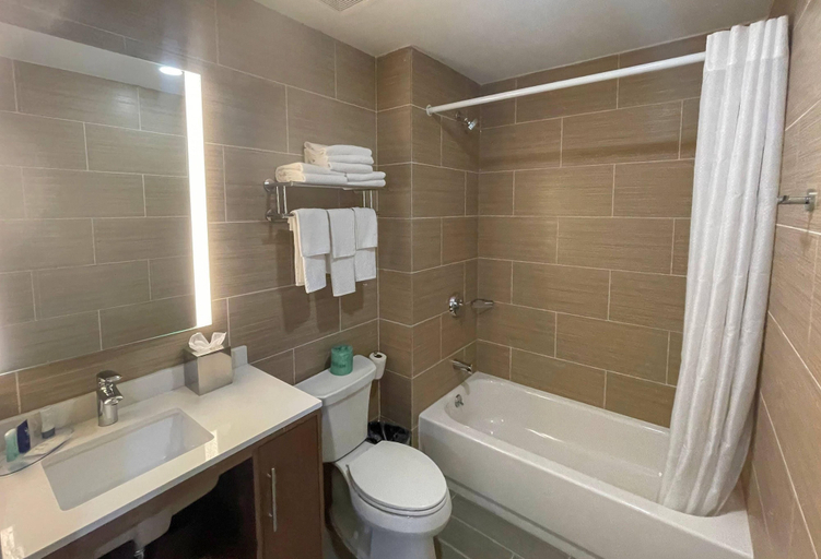 Bathroom 4, MainStay Suites Bronx - Belmont, New York