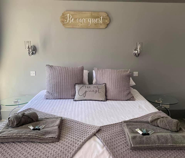 Others 5, Butterfly guest house, Bridgend