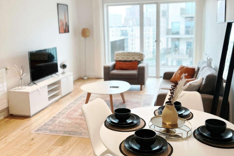 Living area, Stylish 2-bedroom Flat Haven, London