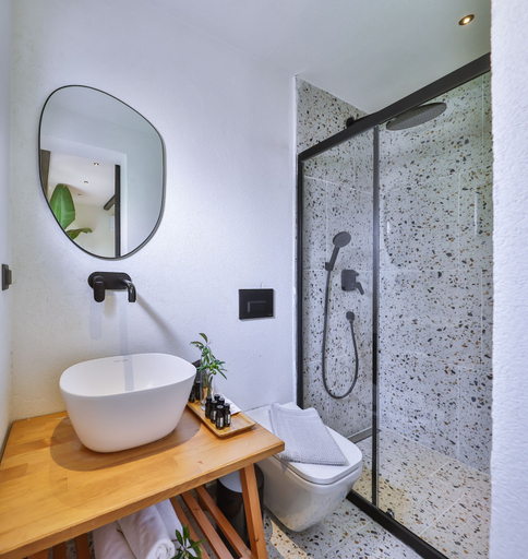 Bathroom 4, K-Log Studios, Kaş