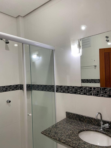 Bathroom 3, Oscar Palace Hotel, Tubarão