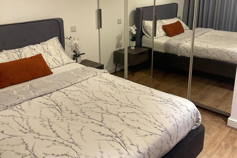 Room 2, Stylish 2-bedroom Flat Haven, London