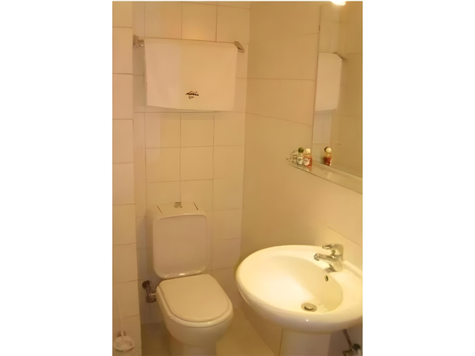 Bathroom 3, Golden Europe Hotel, Sant Katrin