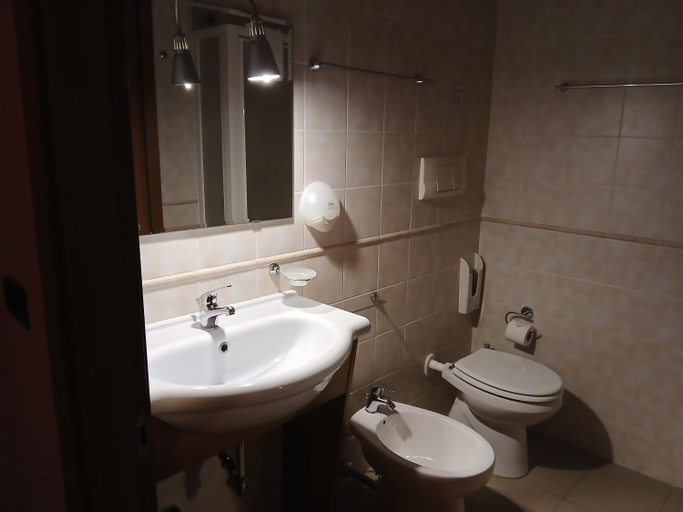 Bathroom, Hotel ponsacco hp, Pisa