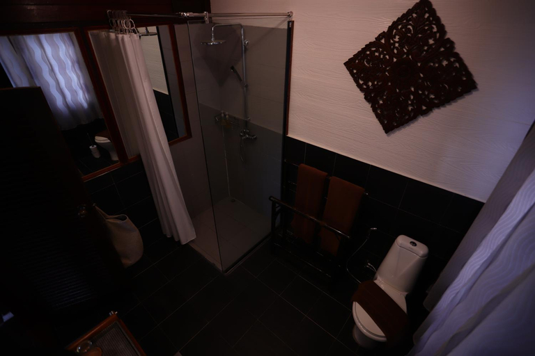 Bathroom 4, Le Passe-Temps, Mueang Krabi