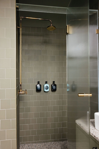 Bathroom 5, Naughtons Hotel, Melbourne