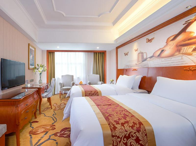 Bedroom 2, Vienna International Hotel Shenzhen Bantian Yangmei Metro Station, Shenzhen