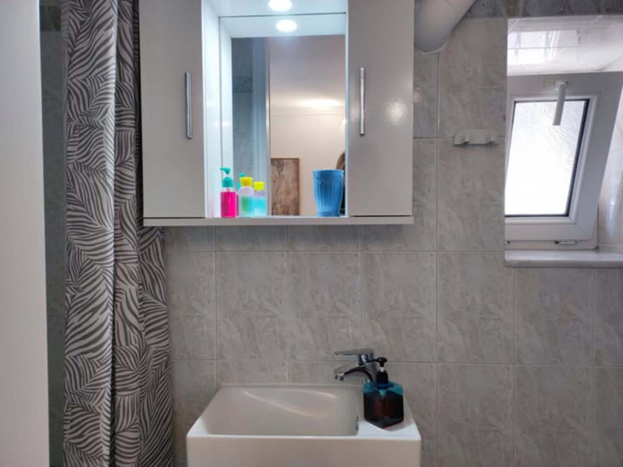 Bathroom 3, Myrsini Rooms, North Aegean