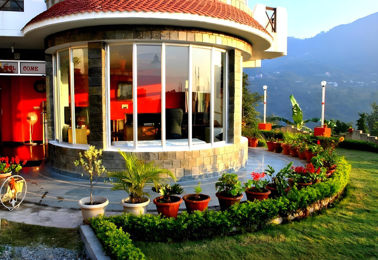 Exterior & Views