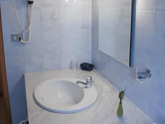 Bathroom 4, Il Gabbiano, Palermo