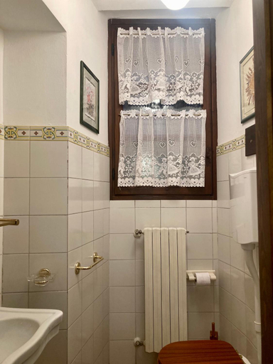 Bathroom 2, Torre de Salis, Brescia