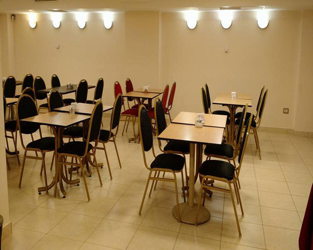 Food & Drinks 5, Hotel El Cortijo, Confluencia