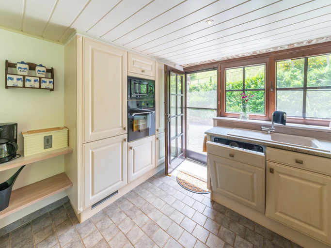 Private kitchen 4, Theux Farmhouse With Garden, Liège