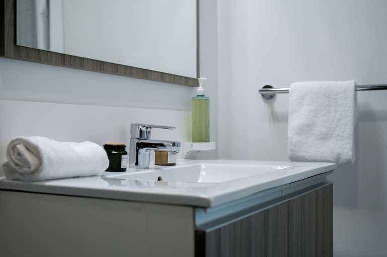 Bathroom 4, Nemea Appart Hotel So Cloud Lyon Part Dieu, Rhône