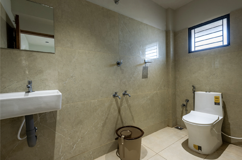 Bathroom 5, Hotel Beverly Plaza Kozhikode, Kozhikode