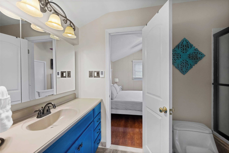 Bathroom 4, Tree Top Get Away by Avantstay Amazing Lake View, Catawba