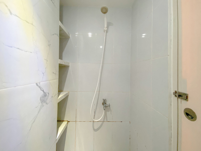 Bathroom 3, Cozy Studio At 7Th Floor Tokyo Riverside Pik 2 Apartment, Tangerang