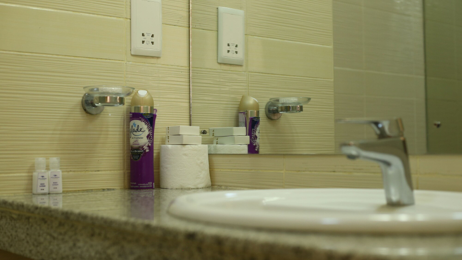 Bathroom 4, LIA Hotel & Training Centre, Langata