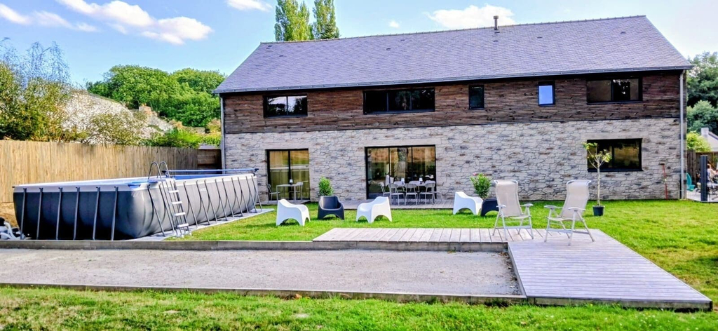 Exterior & Views