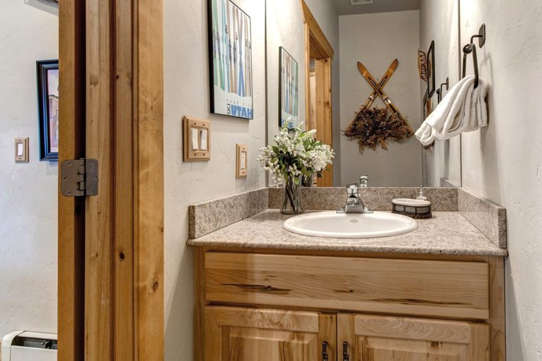 Bathroom 3, Timber Wolf Lodge Collection by KBM - 2 Units (5b/12c), Summit