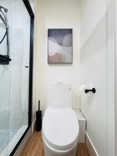 Bathroom 4, Deluxe King Bedroom Private Bath in Vancouver West, Greater Vancouver