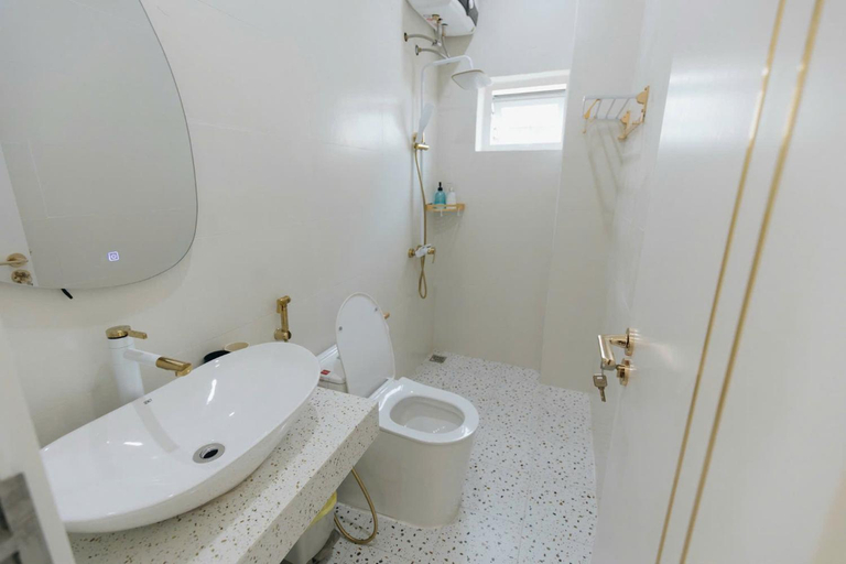 Bathroom 3, Minh Anh Homestay, Huế