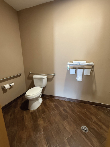 Bathroom 3, Executive Inn and Suites, Wilson