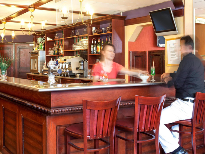 Food & Drinks 3, B&B HOTEL Lourdes Centre Gare 3 étoiles, Hautes-Pyrénées